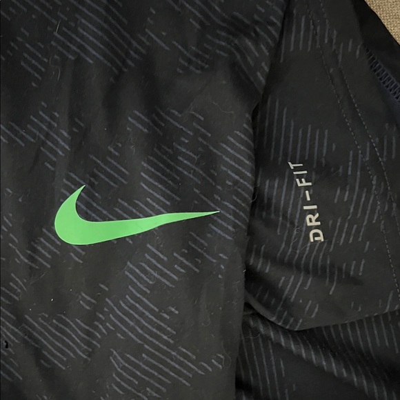 Nike Men’s Navy Short-Sleeve Dri-FIT Tee with Green Swoosh - Picture 2 of 6